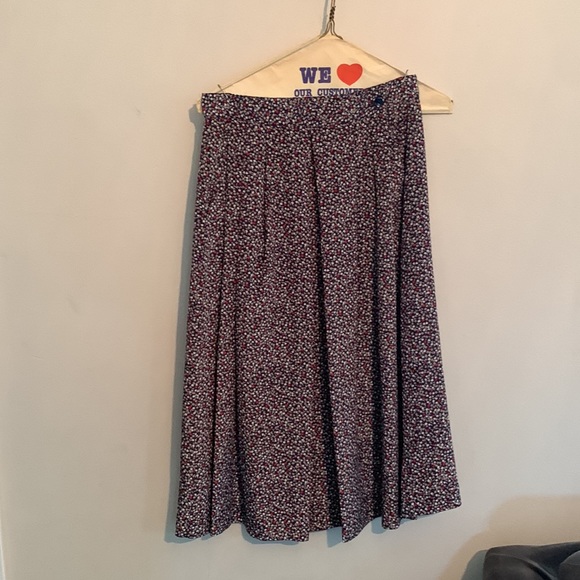 Jennifer skirt set with blouse. - Picture 5 of 7